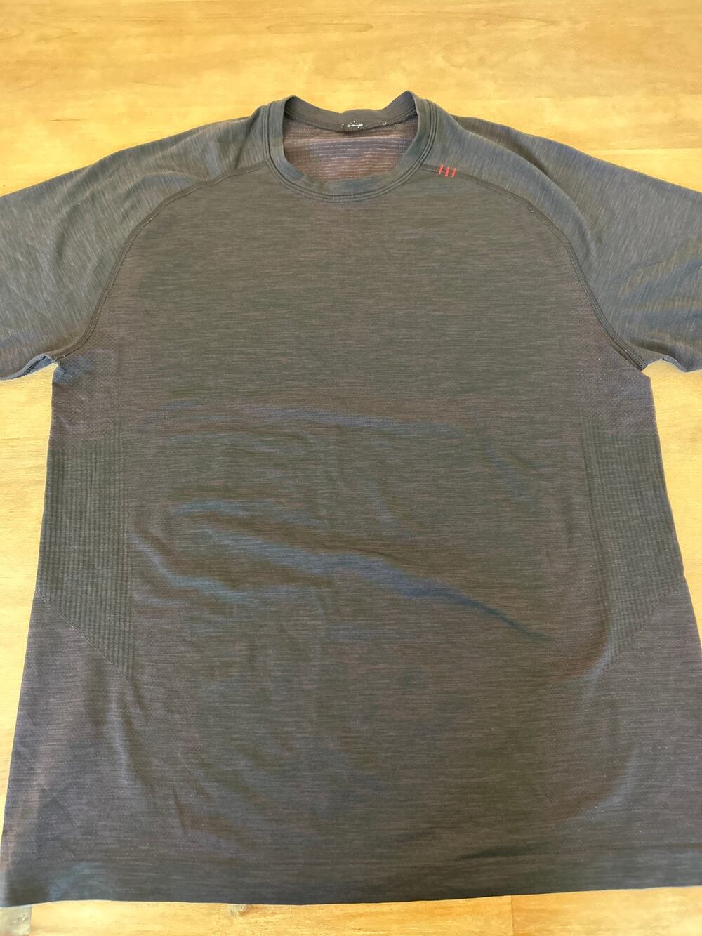 Lululemon Athletica Men’s "stretch your head" shirt large